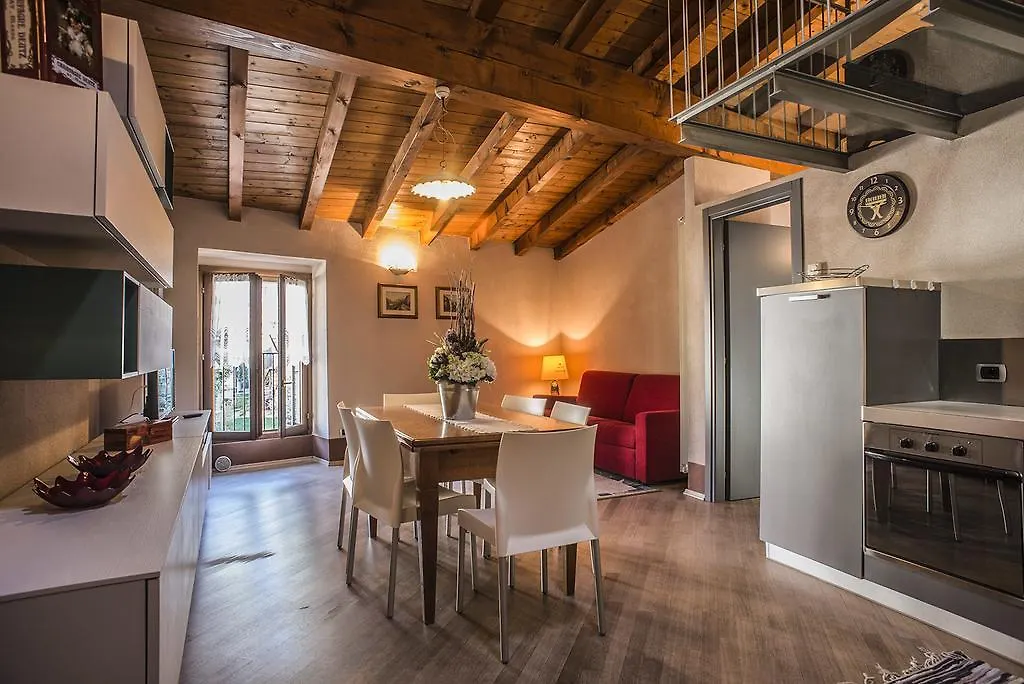 Case Vacanze Ai Burattini Adrara San Rocco Italy